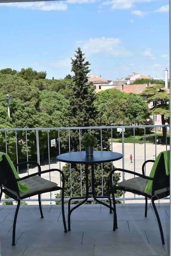 Valkane Apartment Pula 0*,